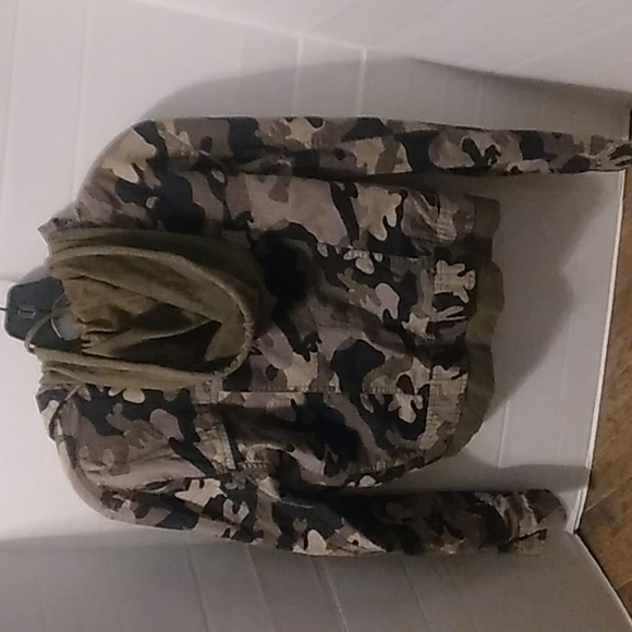 Lightweight jacket - Picture 2 of 3